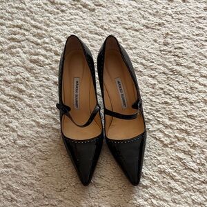 Manolo Blahnik Black Patent Leather Pointed Toe Heels 39.5